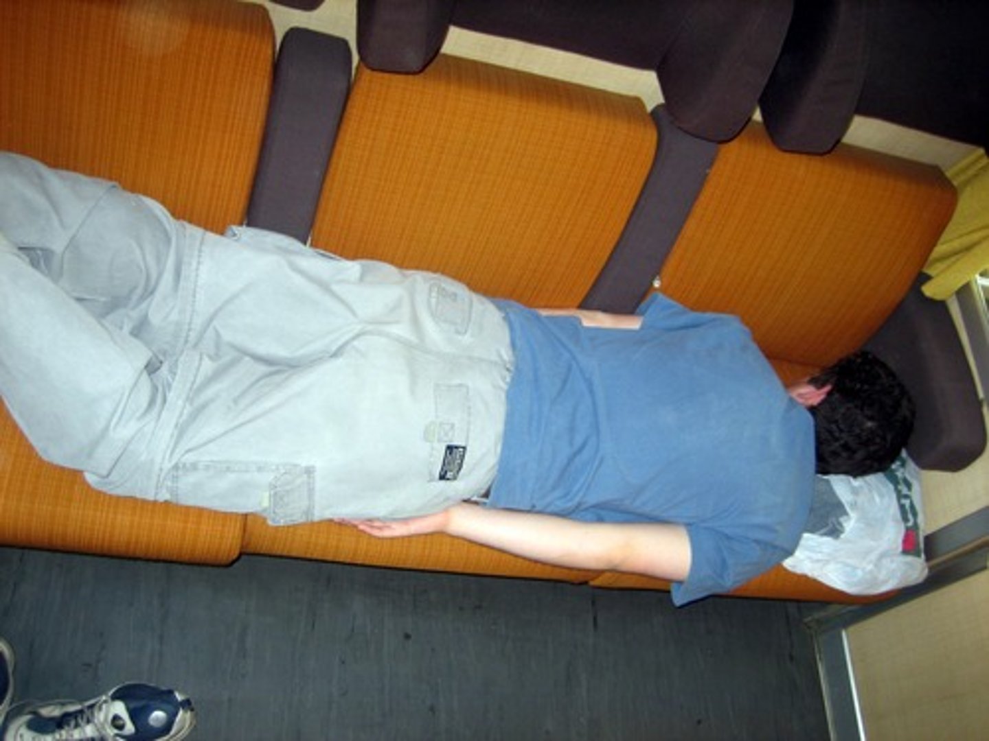 <p>comfortable</p>