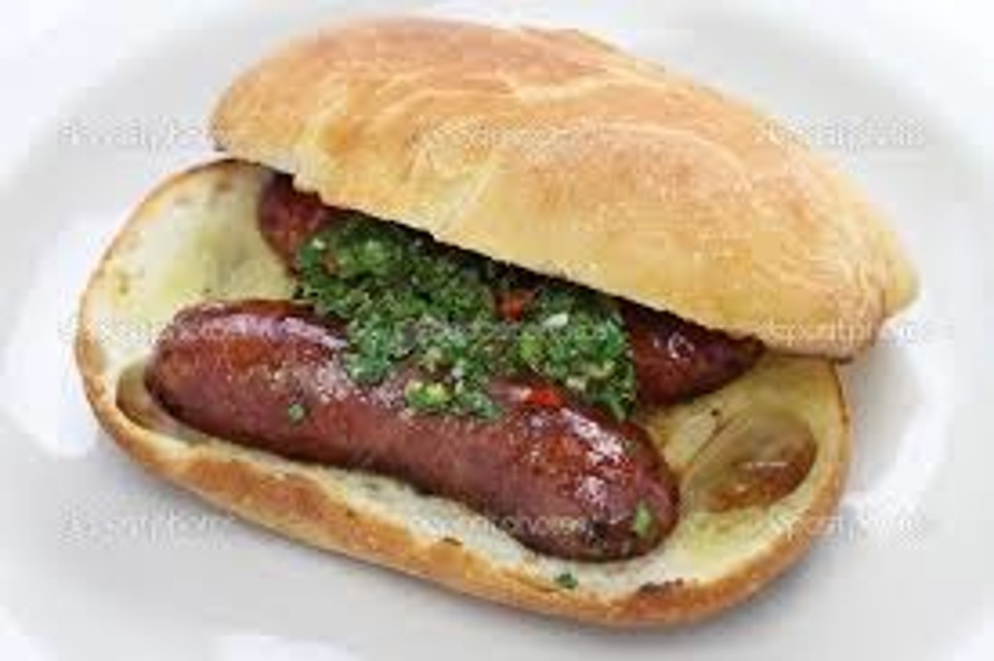 <p>un chorizo entre dos trozos de pan</p>