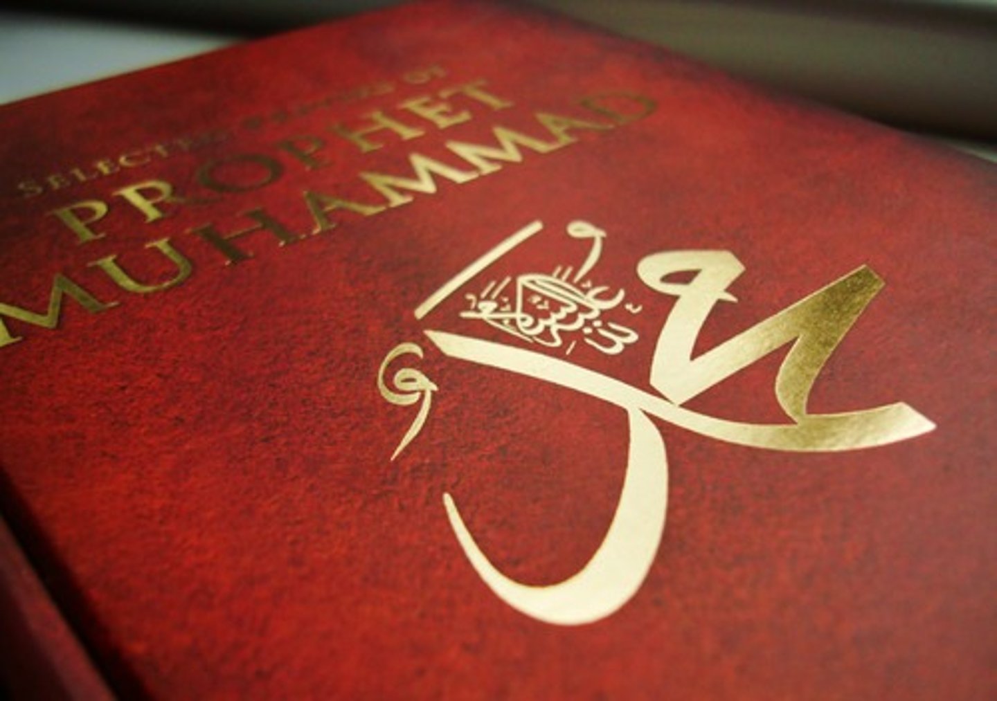 <p>traditions believed by many Muslims to come from the prophet Muhammad and his companions</p>