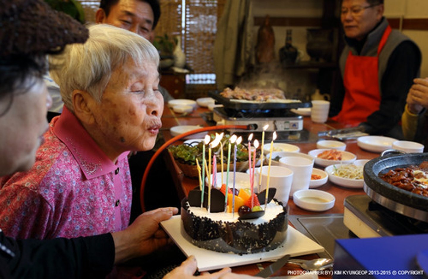 <p>sinh nhật (kính ngữ 생일)<br>생신을 촉하드립니다!<br>Xin chúc mừng sinh nhật ạ</p>