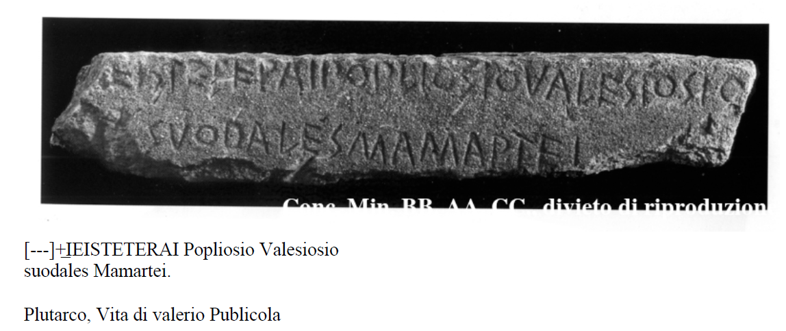 <p>Lapis Satricanus proveniente da Satricum</p>