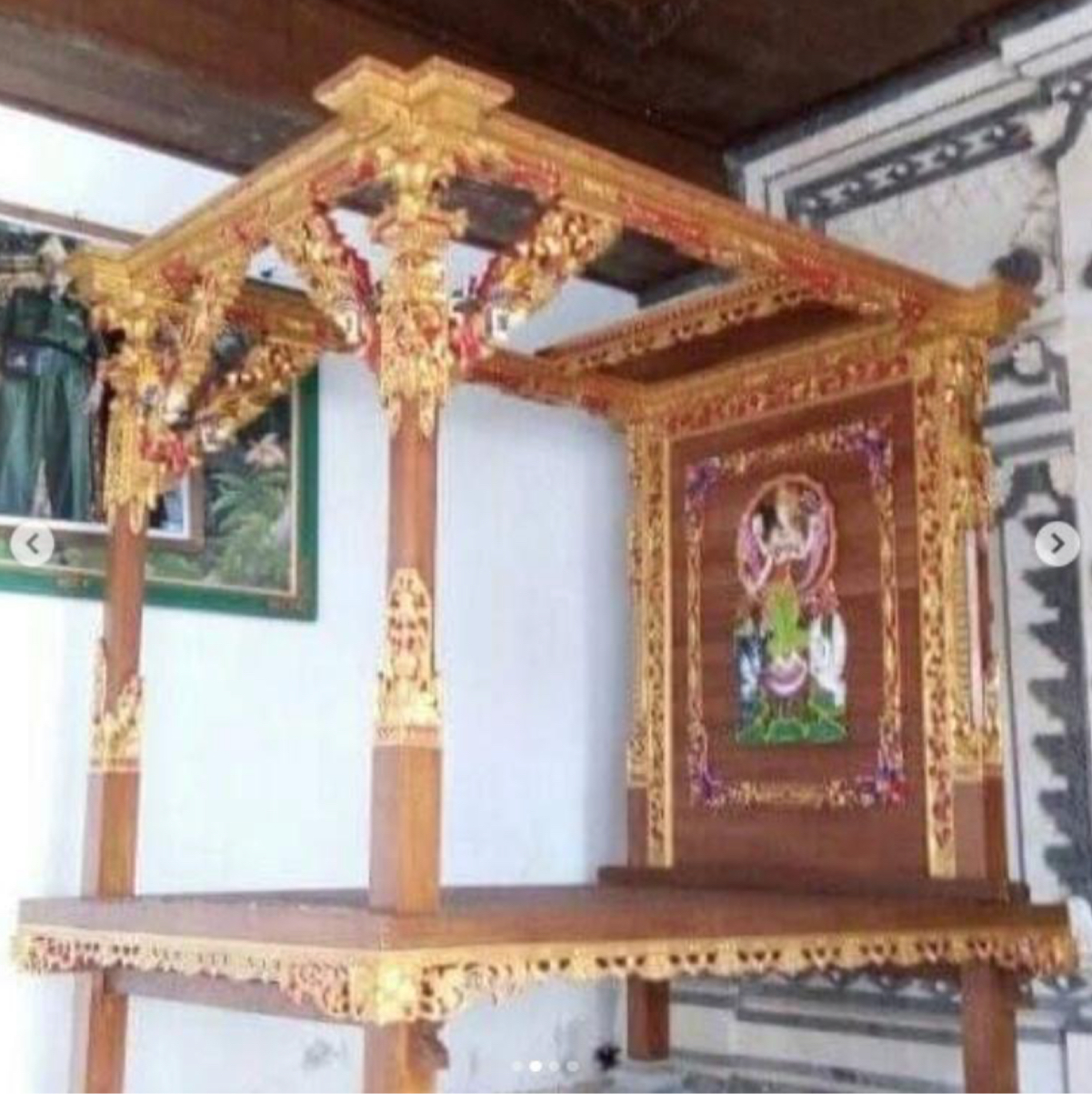 <p>wooden bed sometimes four-poster with mosquito net (kelambu); katil balai used in weddings.</p>