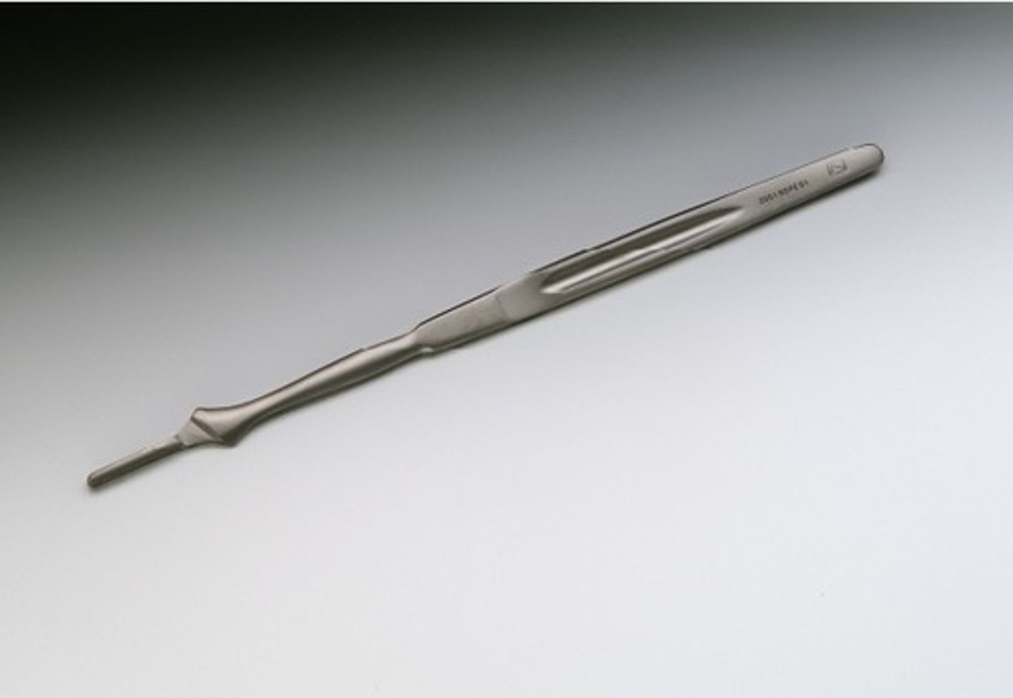 <p>used for cutting and dissecting, holds a blade size 10,11,12,15 as well.</p>