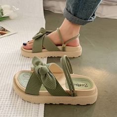 <p>SANDAL</p>