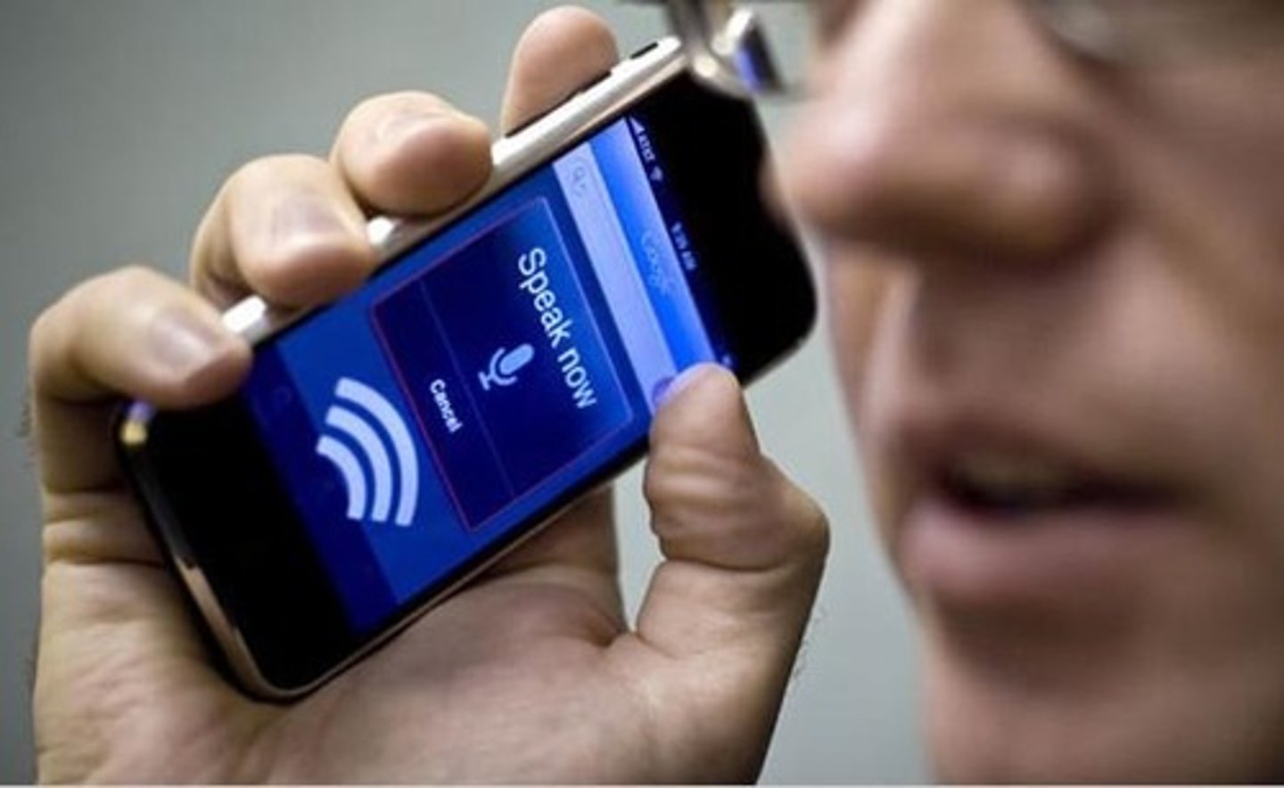 <p>(np): tin nhắn thoại</p>