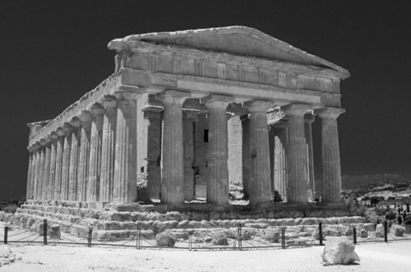 <p>templi, onz.: tempel</p>