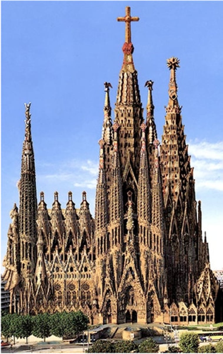 <p>Antoni Gaudi</p>