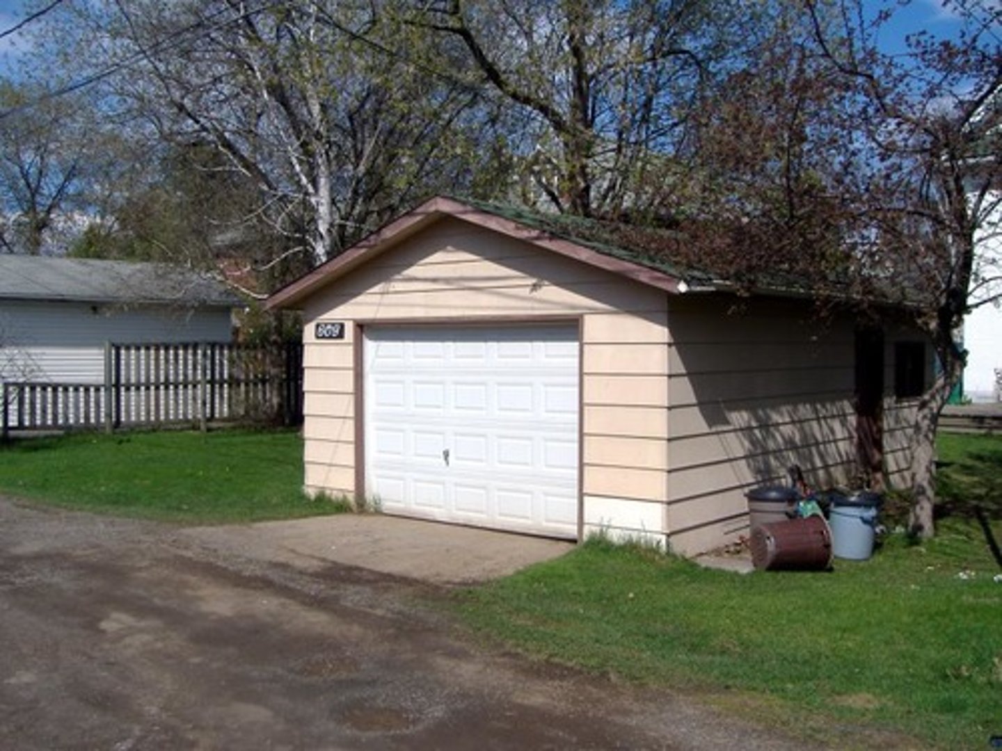 <p>the garage</p>