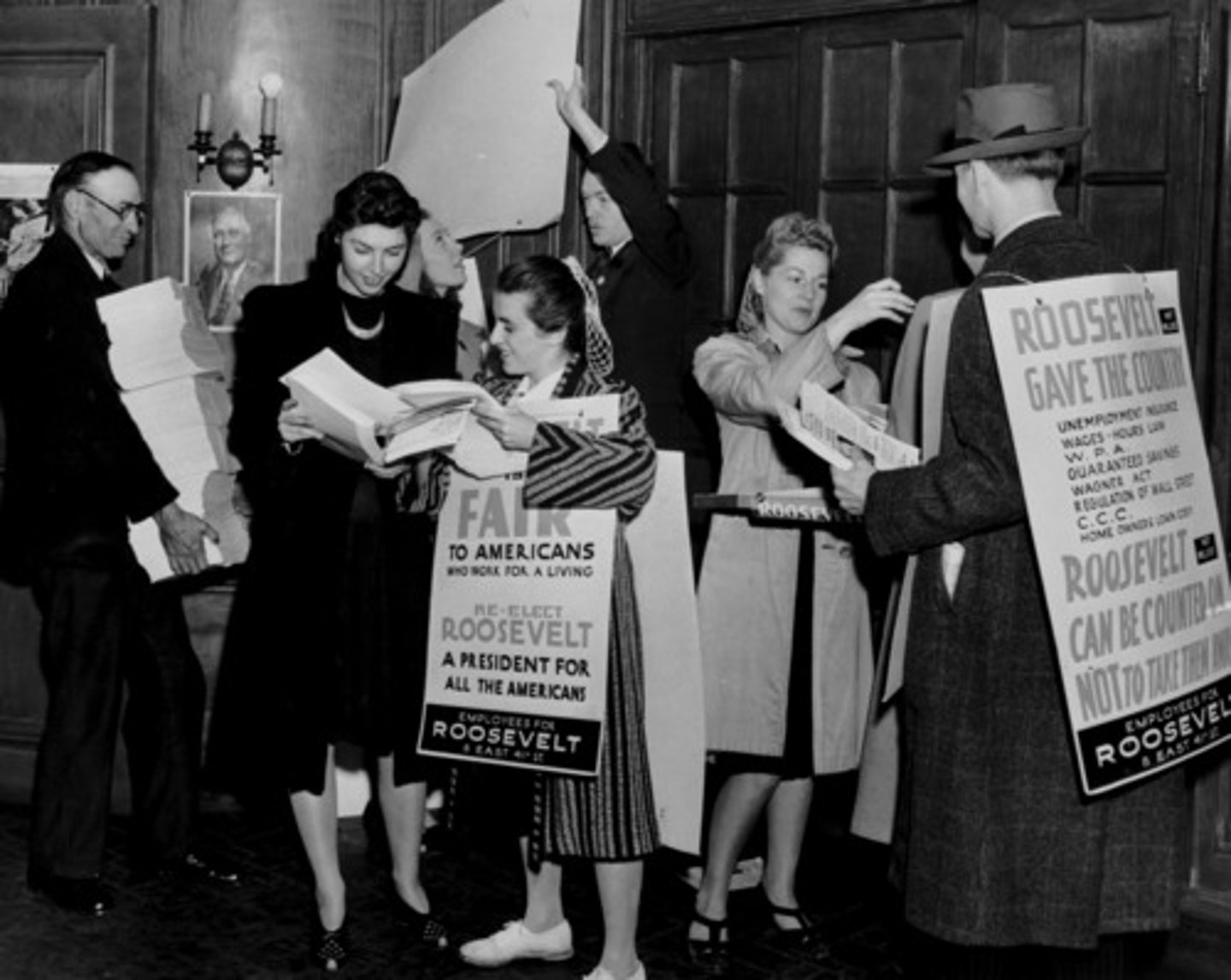 <p>(news/rumour) spread</p><p>pass something from place to place or person to person</p>