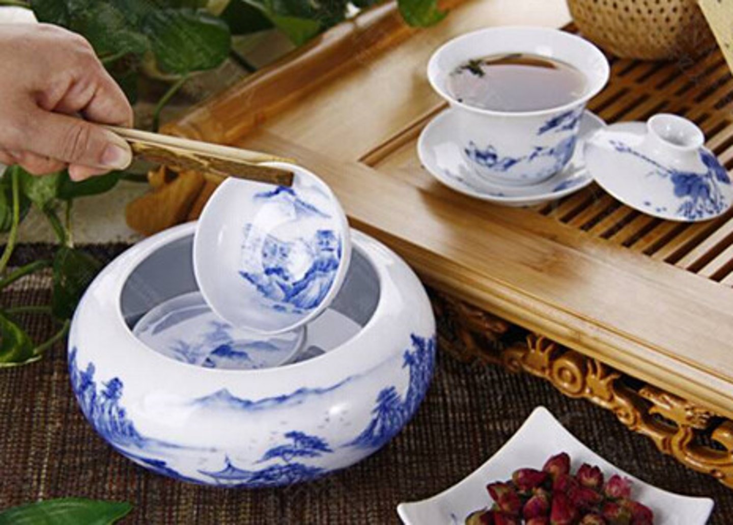 <p>jiǎngjiu</p><p>to be particular about, to pay attention to, to be fastidious about</p>