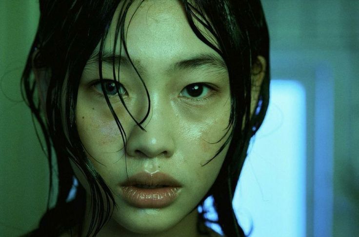 <p><span>shot taken of a subject or object at close range intended to show greater detail to the viewer (e.g. a person’s face)</span></p><p></p><p><span>effect:</span></p><ul><li><p>establishes an emotional connection between the audience and the character</p></li><li><p>shows facial expressions/movements</p></li><li><p>draws attention to key details, emphasizing its importance in the story</p></li></ul><p><br></p>