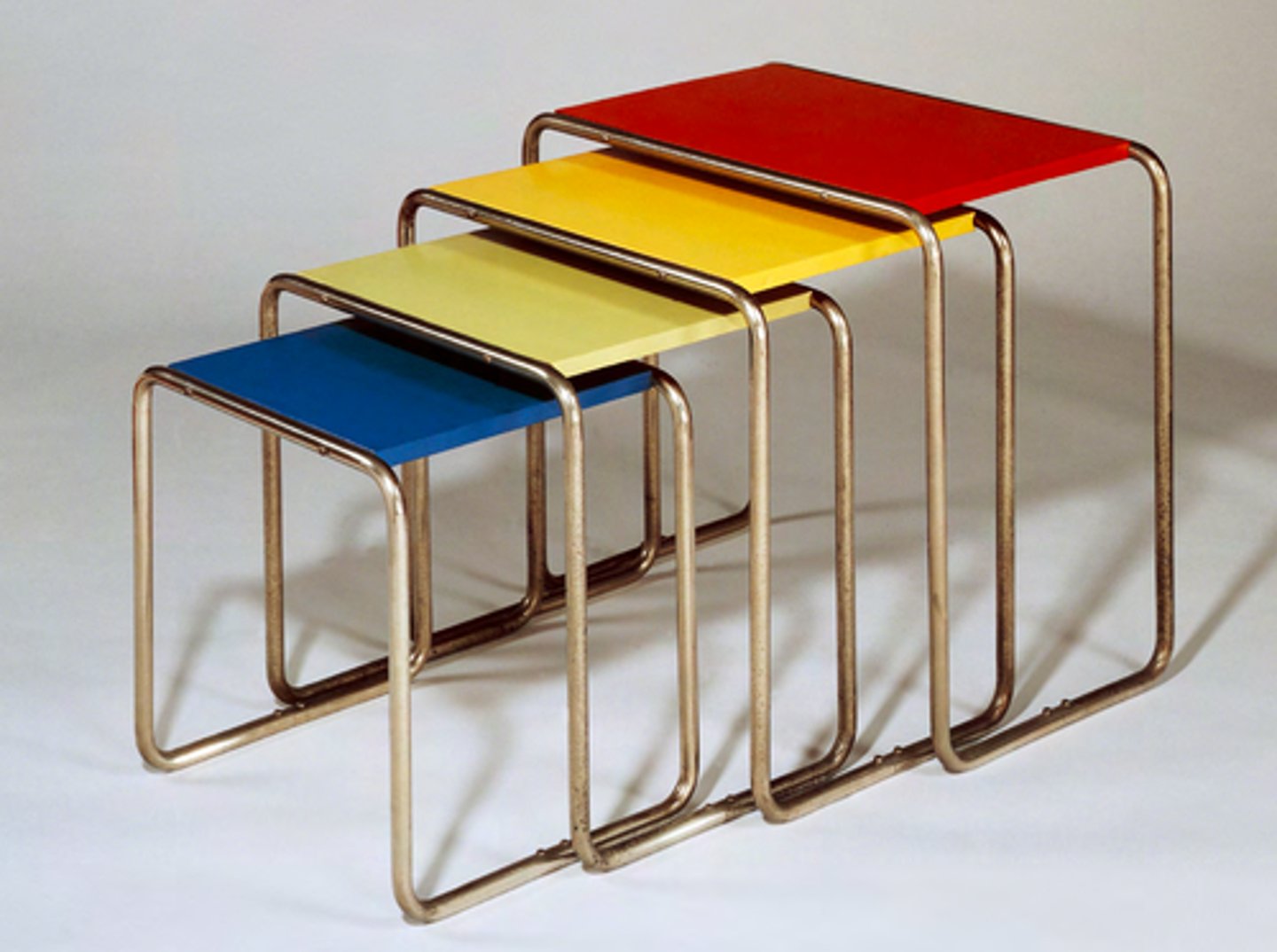 <p>seamless steel tubing like Wassily chair<br>able to bend tube without cracking or folding<br>small seam<br>Mannesmann - manufacturing to eliminate the seam in steel tubing<br>center seam at bottom - same radius for each leg</p>
