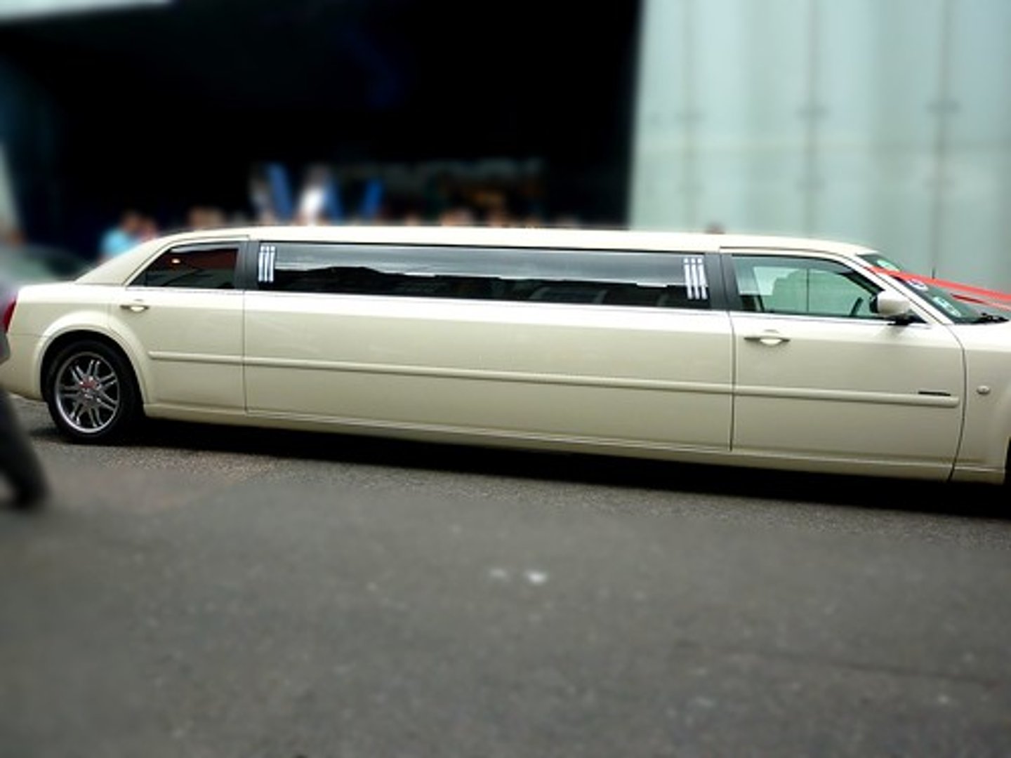 <p>pretentious and vulgar display, especially of wealth and luxury, intended to impress or attract notice.</p>