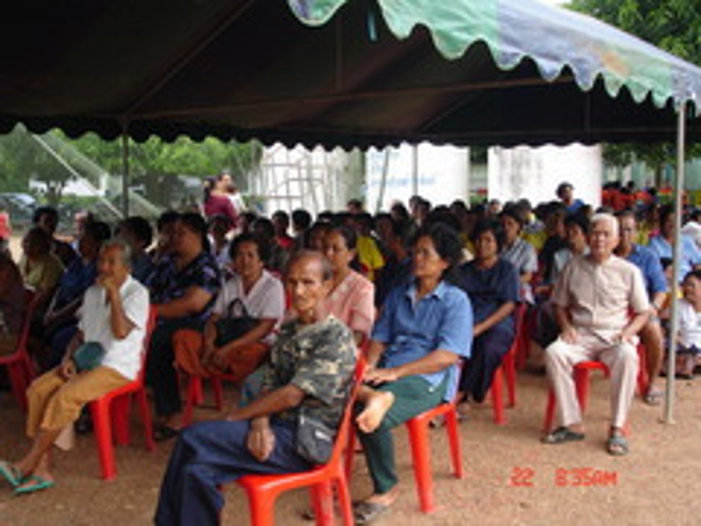 <p>(thuộc) địa phương</p>