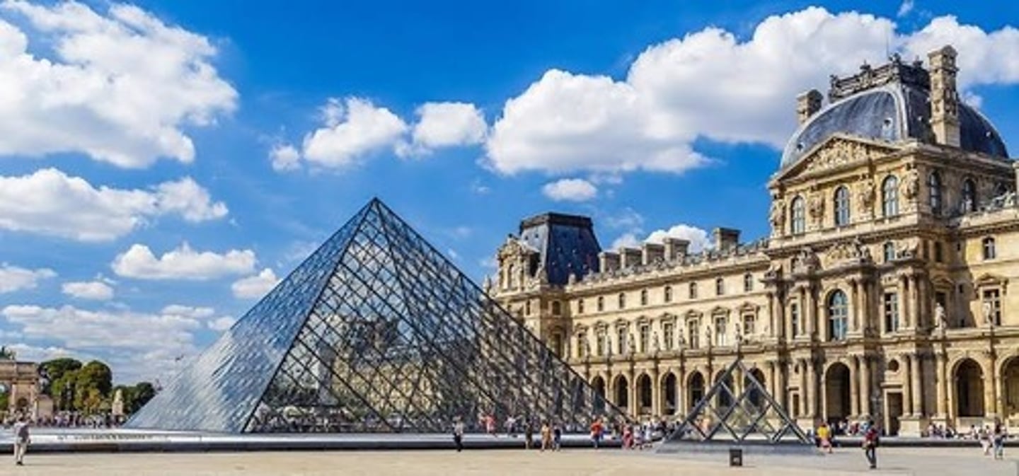 <p>Louvre art gallery</p>