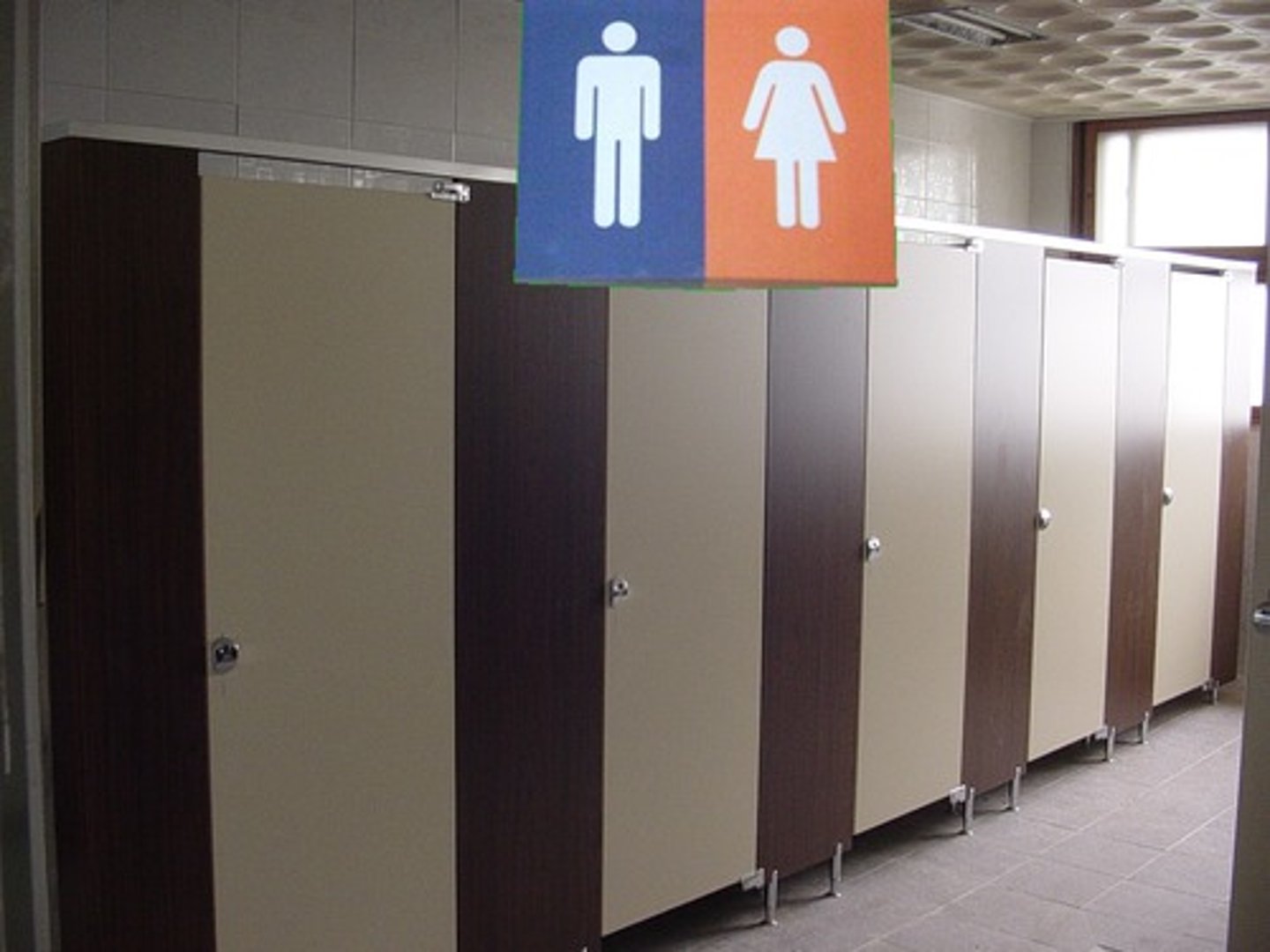 <p>WC<br>화장실은 어디입이까?<br>Nhà WC ở đâu?</p>