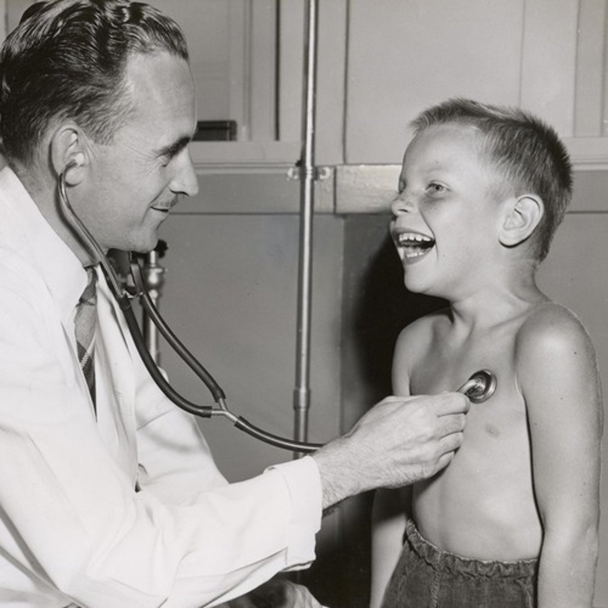 <p>A federal and state assistance program that pays for health care services for people who cannot afford them.</p>