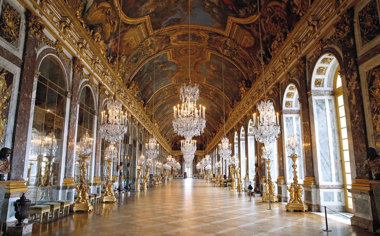 <p>Hardouin-Masart and Le Brun, Hall of Mirrors, Château of Versailles</p>