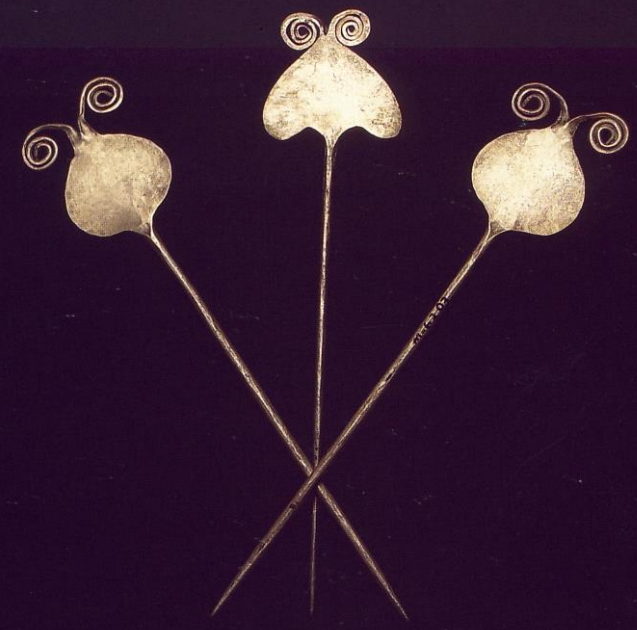 <p>fibule broche clothe </p>