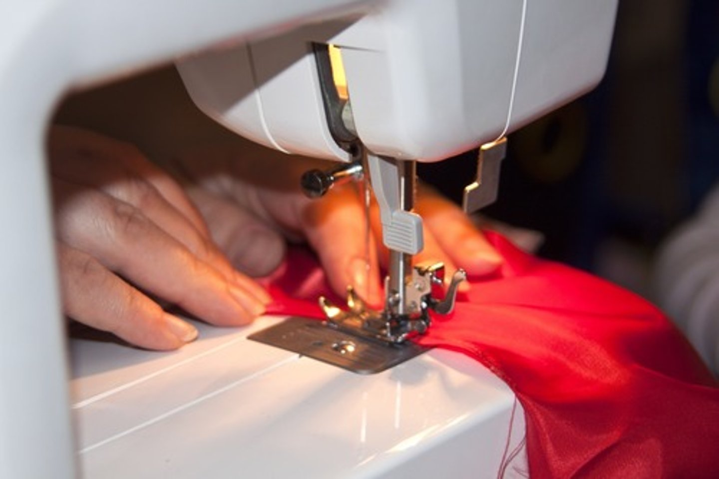 <p>to sew</p>