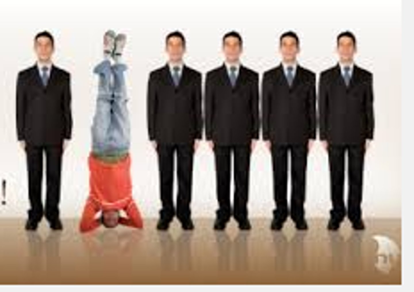 <p>to be noticeably different or better than others</p><p>Collocates: really ~ / help sb ~ / visually ~</p><p>Her bright ideas helped her ~ in the interview.</p><p>The shop uses unusual designs to ~.</p>