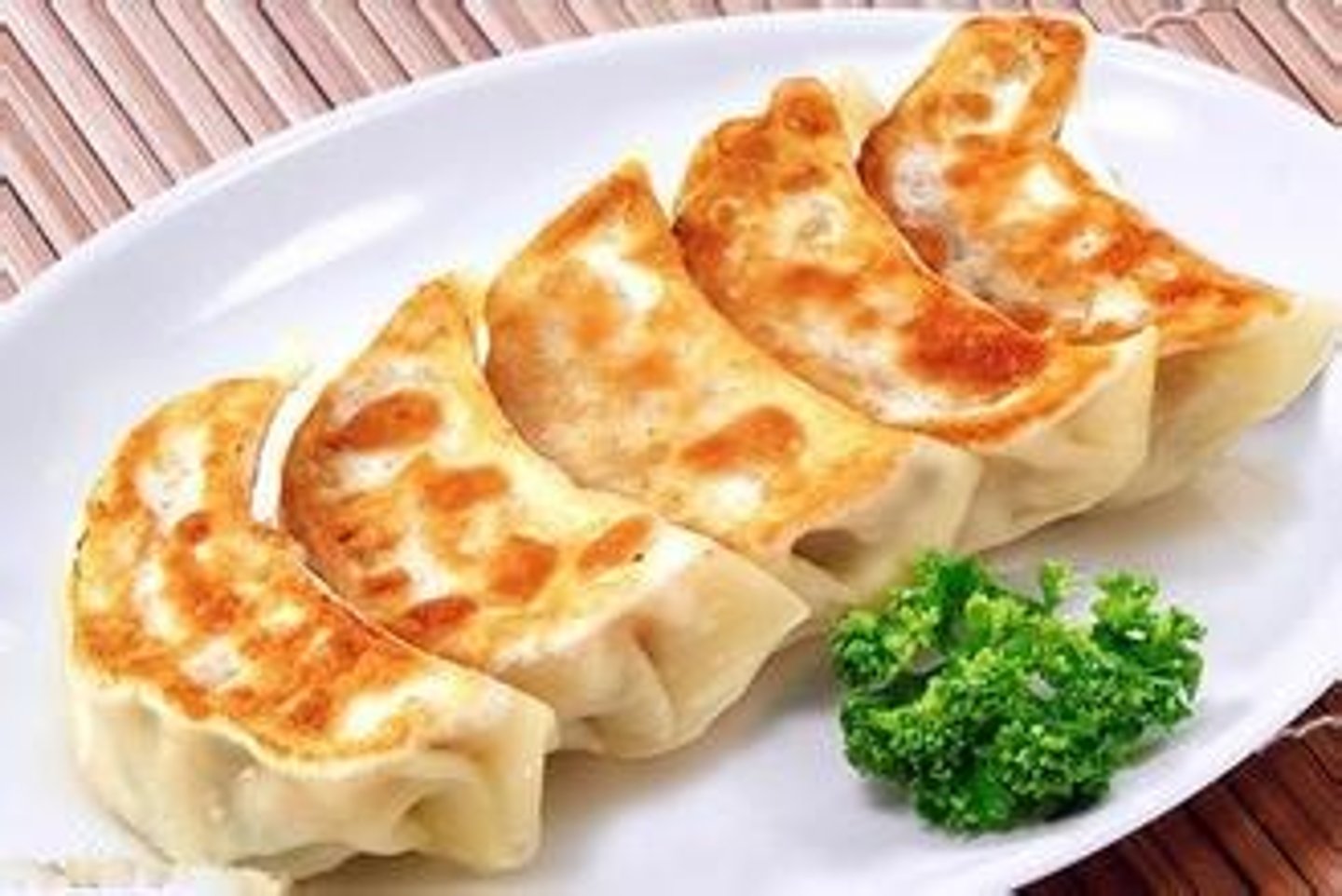 <p>guōtiē - pan-fried dumpling</p>