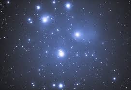 <ul><li><p>contain &lt; 1000 stars</p></li><li><p>loosley gravitationally bound together</p></li><li><p>younger than globular</p></li><li><p>more enriched in heavy elements (population 1 stars)</p><ul><li><p>massive</p></li><li><p>OBA</p></li><li><p>2nd generation</p></li></ul></li></ul><p></p>