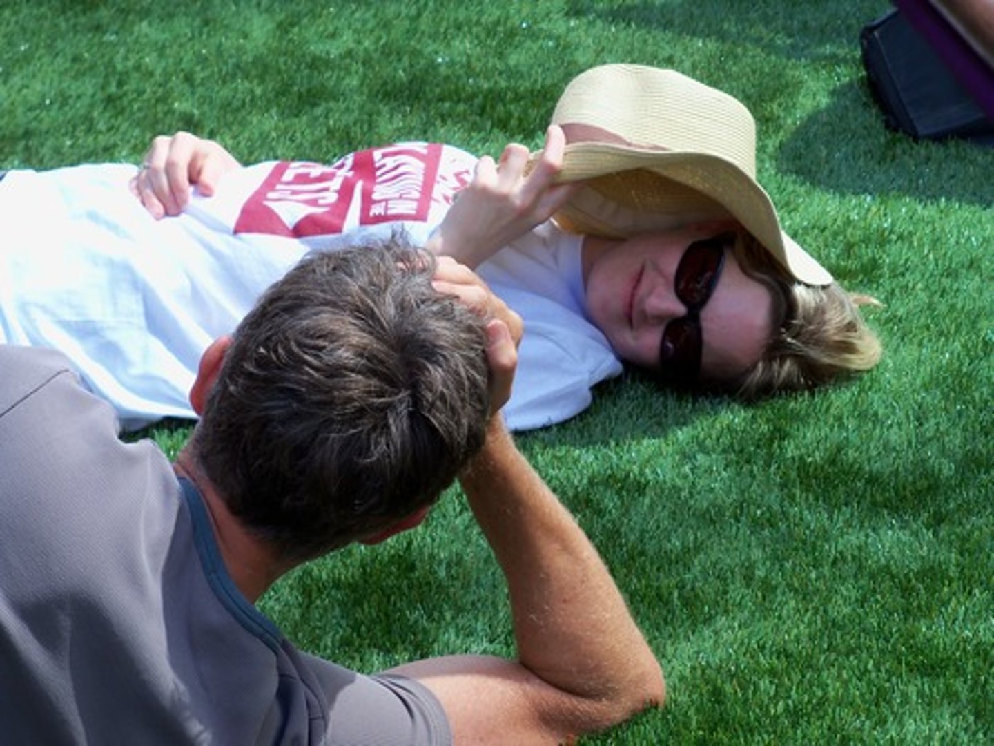 <p>người để tâm sự. Ex: She needed a trusted _____ to share her worries.</p>