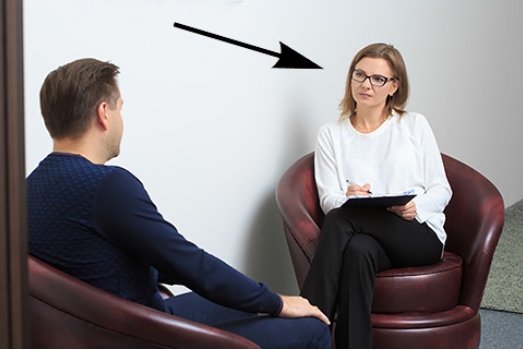 <p>A <strong>psychologist</strong> is a person who helps people with life problems</p><p><span>|saɪˈkɒlədʒɪst|</span></p><p>Психолог</p>