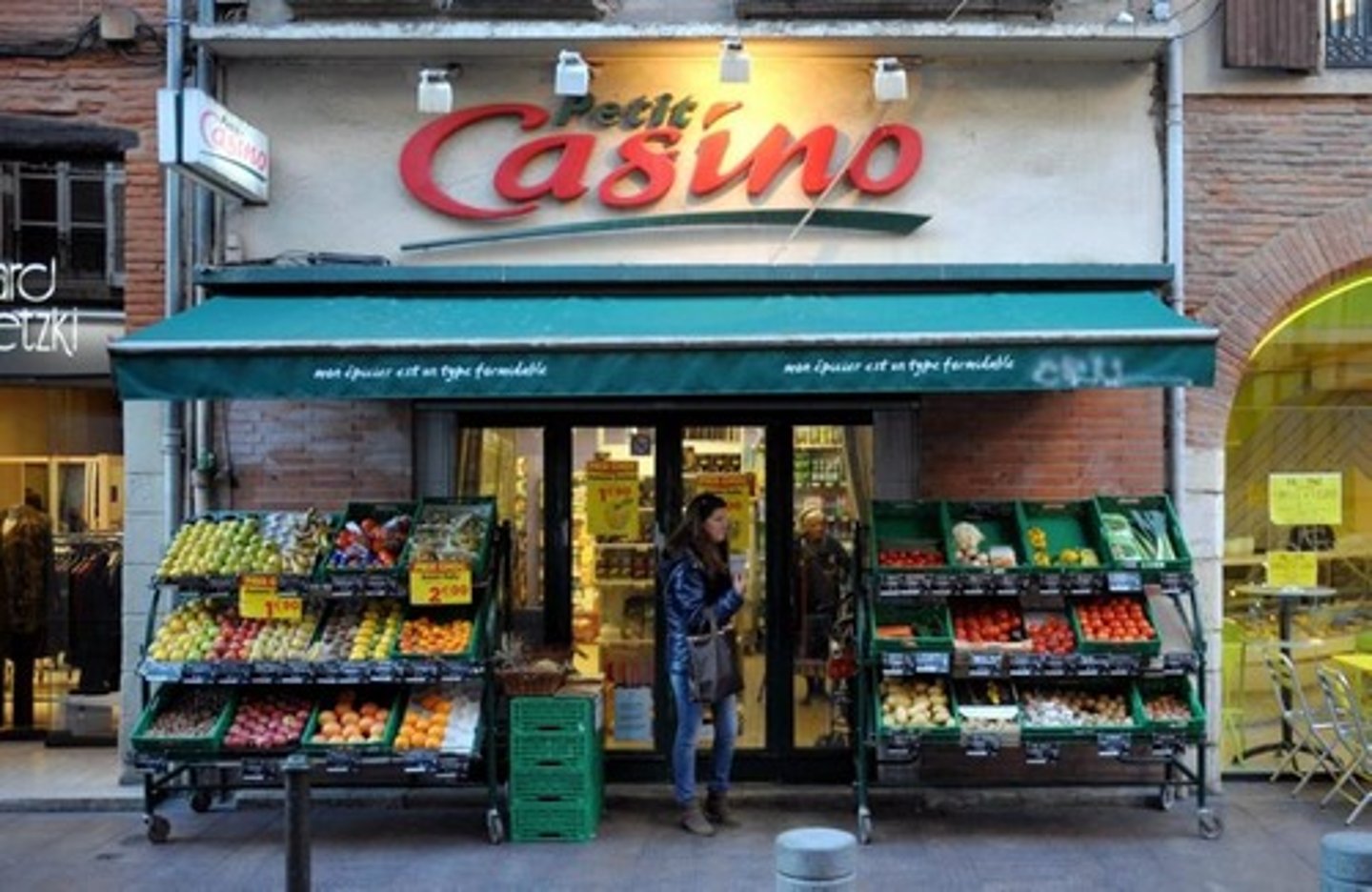 <p>mini-market</p>
