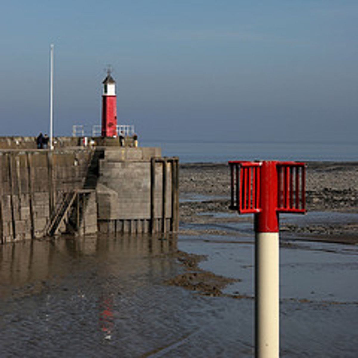 <p>The time at which the tide reaches its lowest level</p>