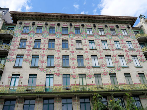 <p>Majolica House, Vienna, 1899 (Details)</p>