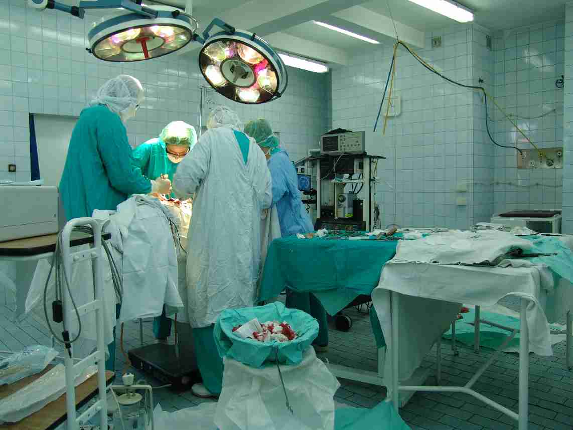 <p><strong>Operating theater</strong>(noun)</p>