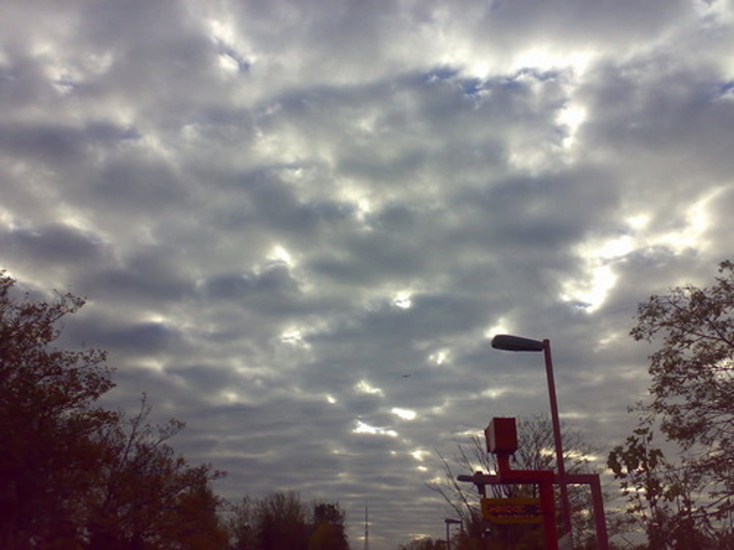 <p>yīntiān пасмурная погода</p>