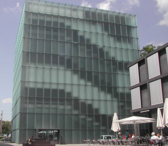 name the building architect and style 