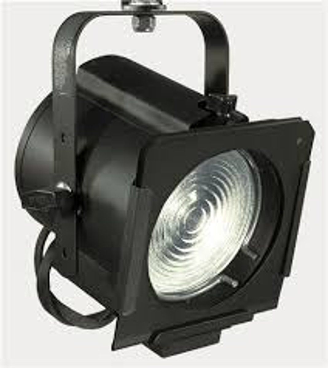 <p>Fresnel. Short throw, good for large wash of light.</p>