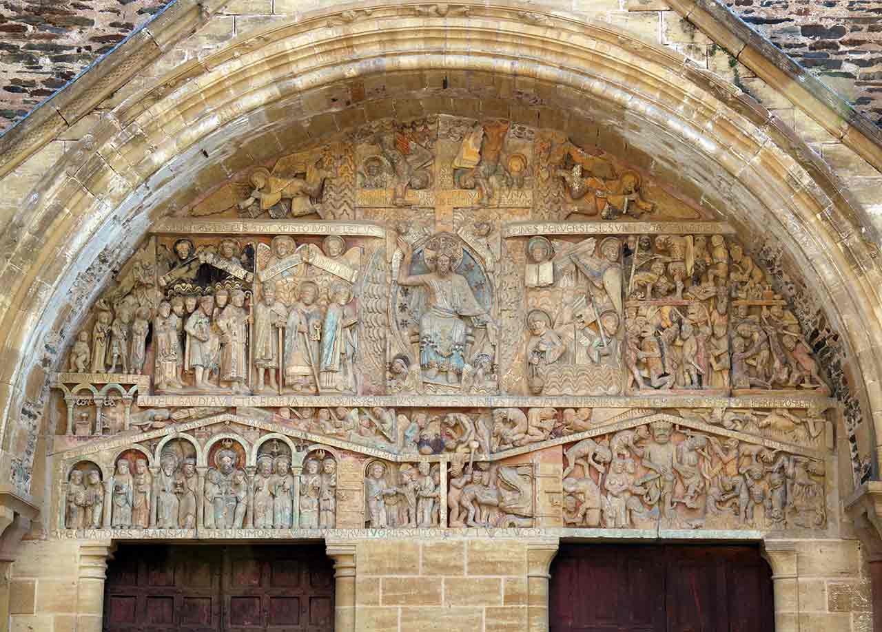 <p><span>The decorative semi-circular space above an entrance/doorway, bounded by a lintel and an arch, often containing sculpture.</span></p>