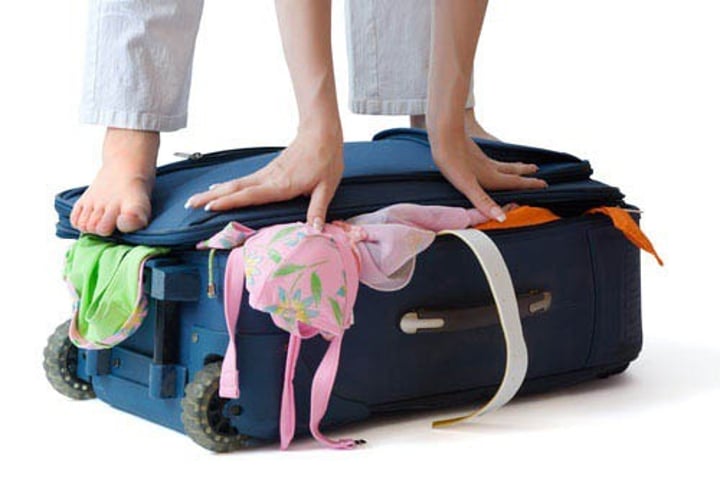 <p>to pack a suitcase</p>