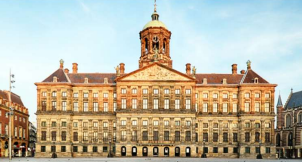 <p>Van welke bouwstijl is dit een voorbeeld? En waaraan is dat te herkennen</p>