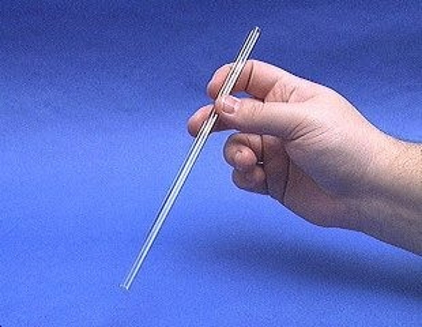 <p>Glass rod used to stir liquids</p>
