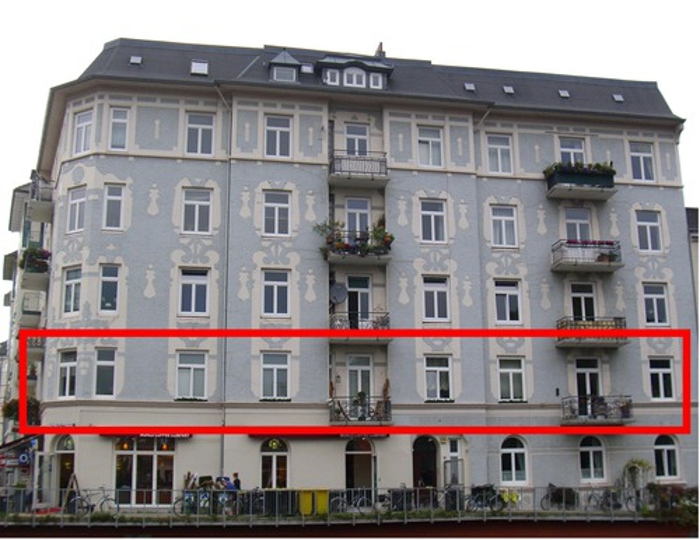 <p>floor, story (of a building)</p>