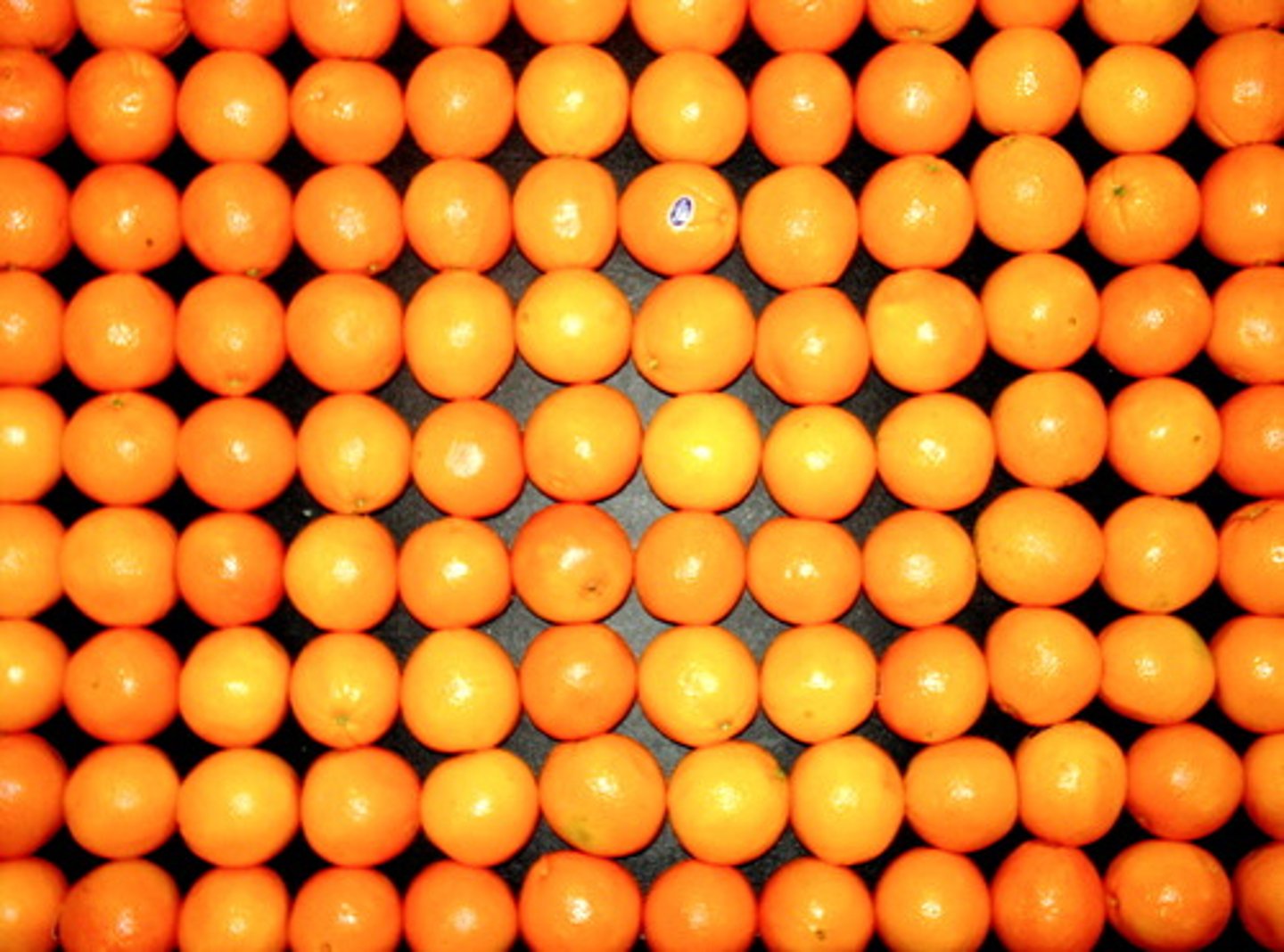 <p>orange</p>