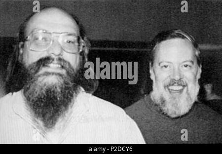 <p><span>Bell Laboratories programeerijad Kenneth Thompson ja Dennis Ritchie töötlesid välja UNIX-i operatsioonisüsteemi Dec miniarvutil (1969)</span></p>