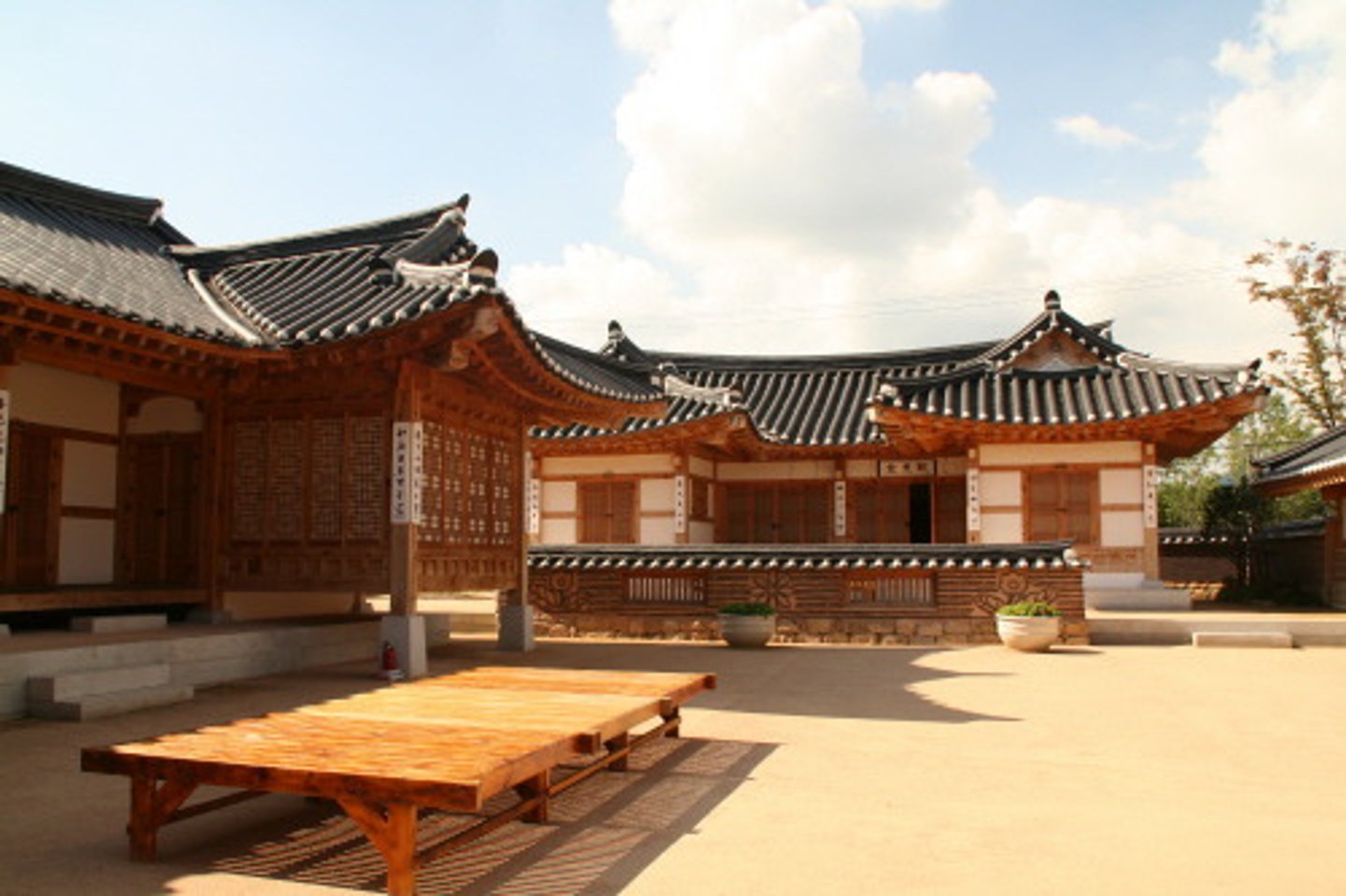 <p>Hanok (Rumah Tradisional Korea)</p>