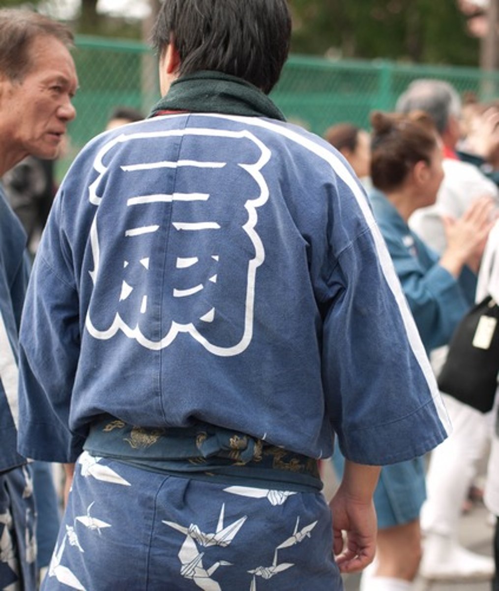 <p>happi coat ( a type of jacket worn at festivals)</p>