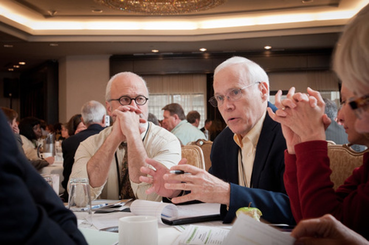 <p>власти / политики (те, кто принимает решения и законы). Example: The (...) need to invest more in public education.</p>