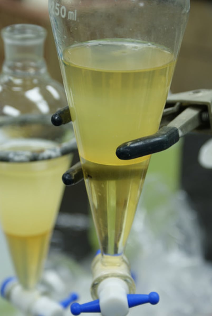 <p>Allows liquids of different densities to be separated</p>