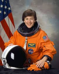<ol><li><p>Class of 1981 </p></li><li><p>Astronaut</p></li><li><p>1500 hours of flight time </p></li><li><p>4 space flights </p></li></ol><p></p>