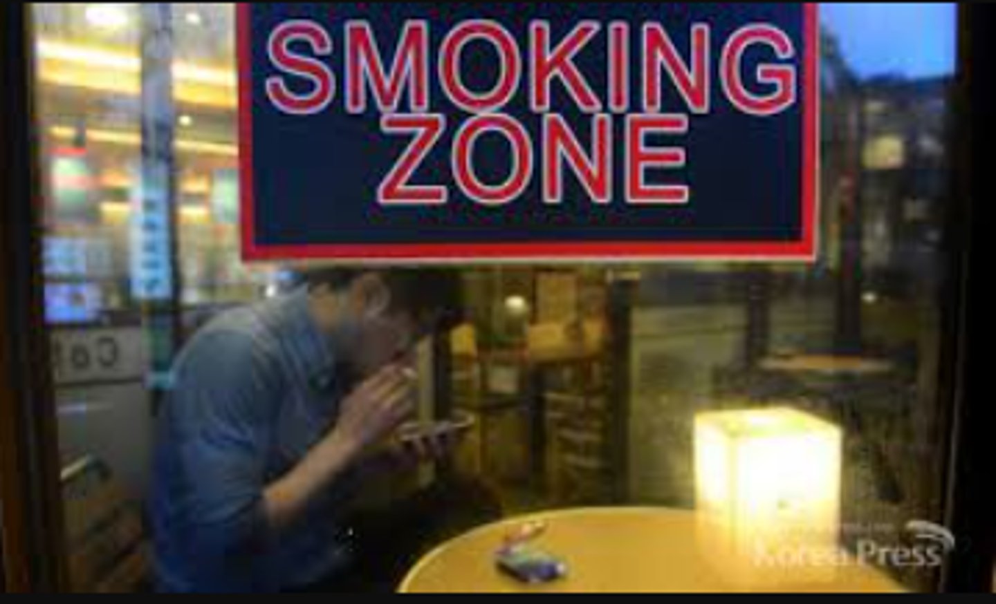 <p>chỗ được hút thuốc lá<br>이 음식좀에 흡연석이 있습니까?<br>Nhà hàng này có chỗ hút thuốc không?</p>