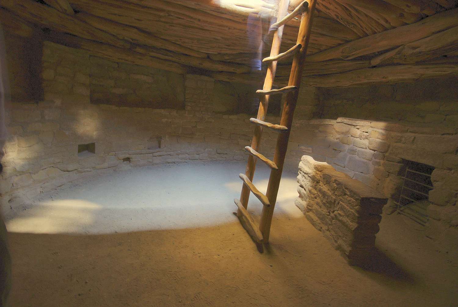 <p>Underground room for religious ceremonies.</p>